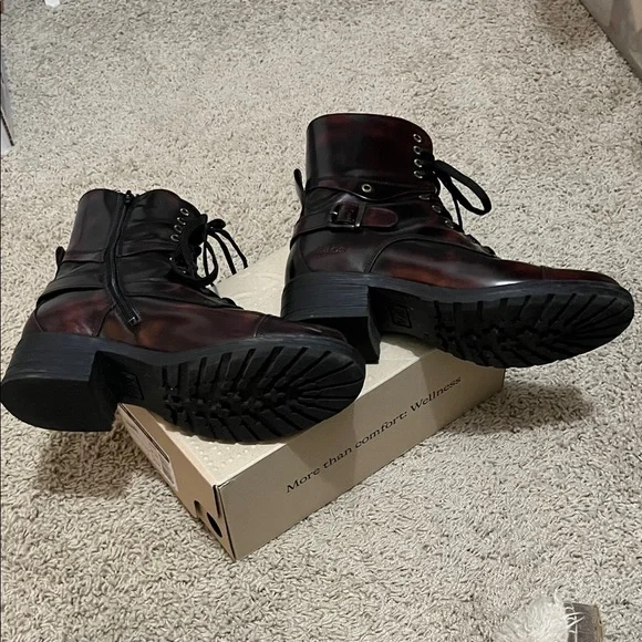 Taos Footwear Women’s Crave-Dark Brown Leather Boots w/side zip - Picture 5 of 6